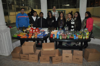 بالصور: كشاف النادي الاسلامي يستعد لتوزيع الطرود الغذائية على العائلات المستورة بيافا